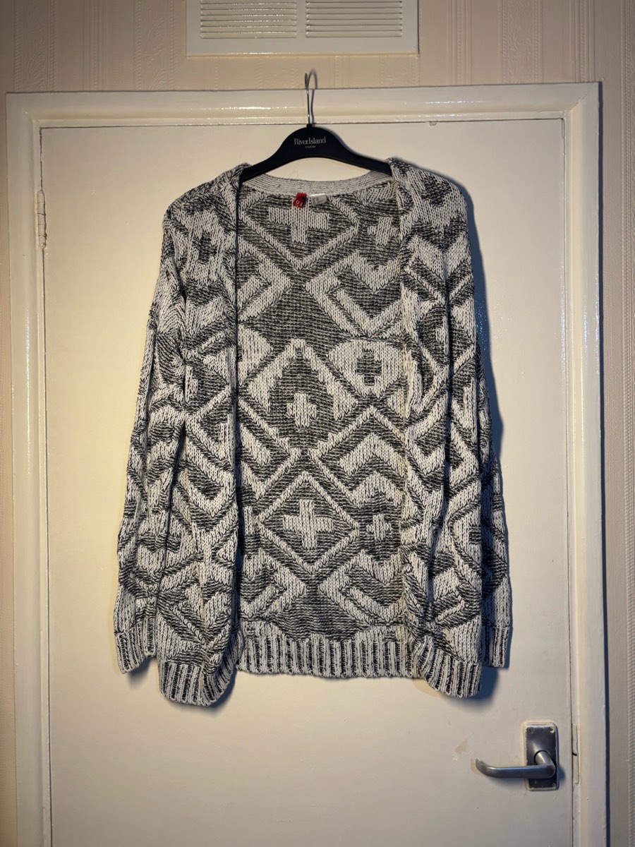 H&M Divided Monochrome Aztec Print Cardigan Size XS / UK 6-8