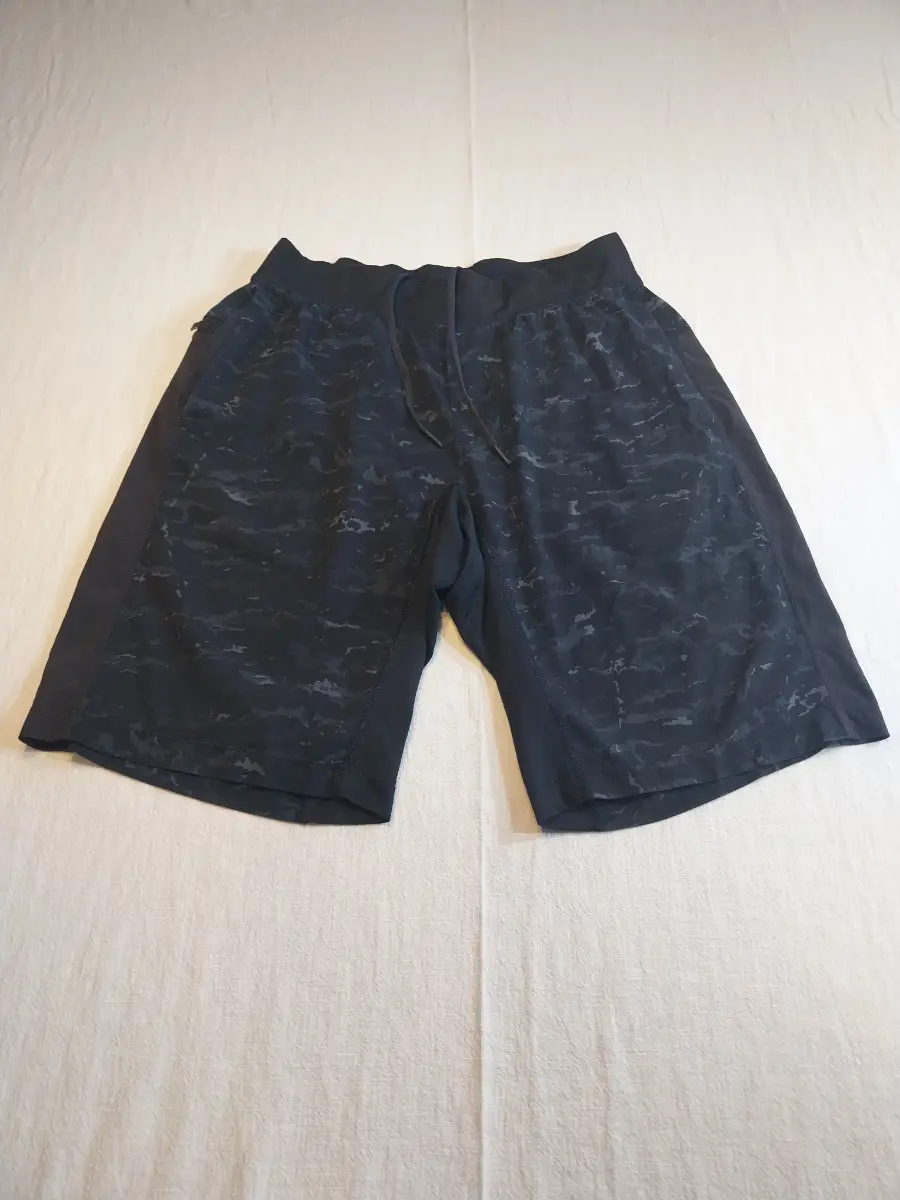 Lululemon Men's Black Camo Athletic Training Gym Shorts Size S Waist 30 Inch