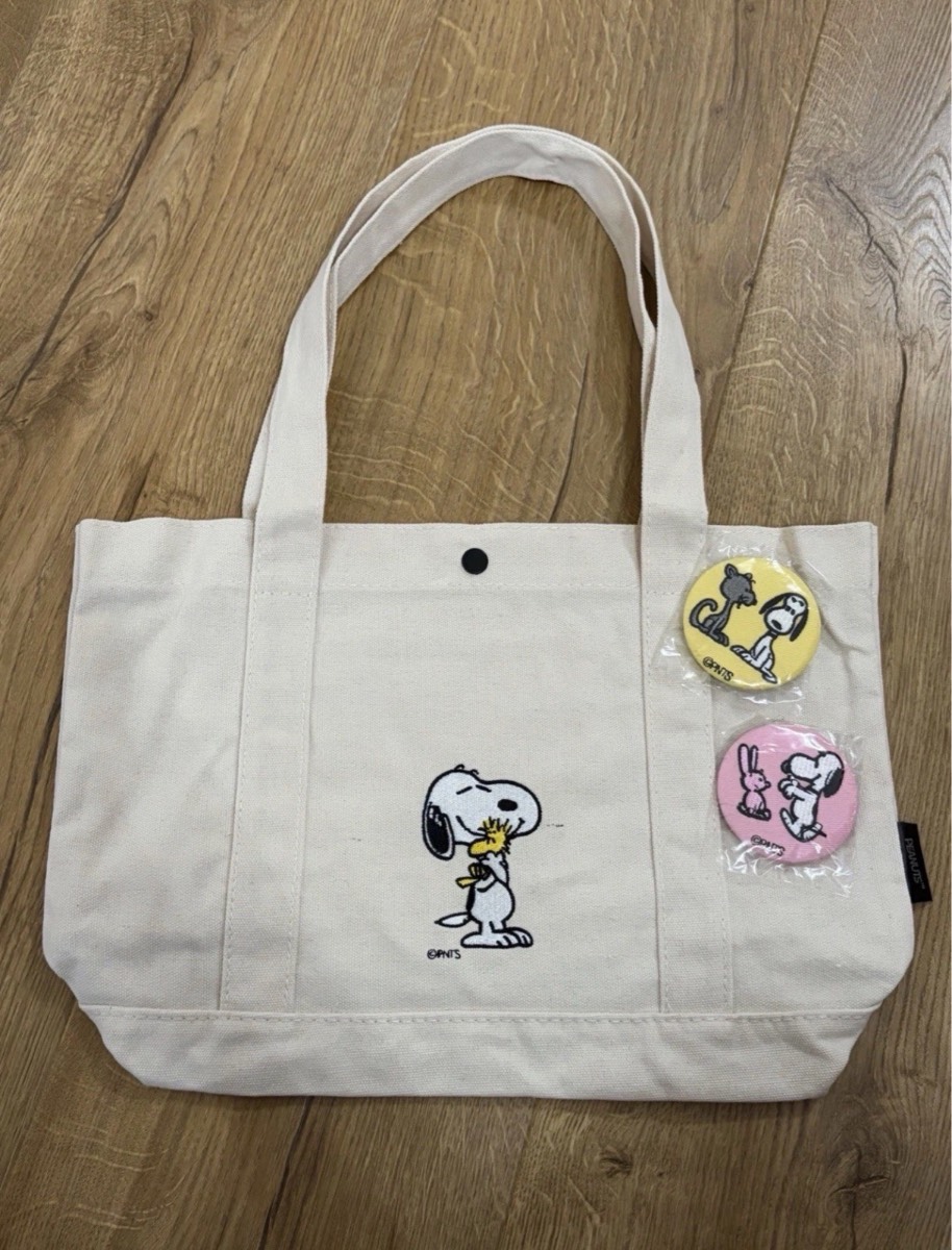 Peanuts Snoopy canvas tote bag with matching embroidery pin badge
