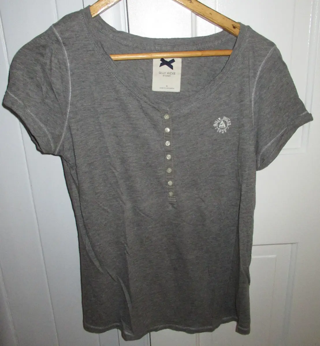 Gilly Hicks Sydney Grey Short Sleeve T Shirt with buttoned front Size M