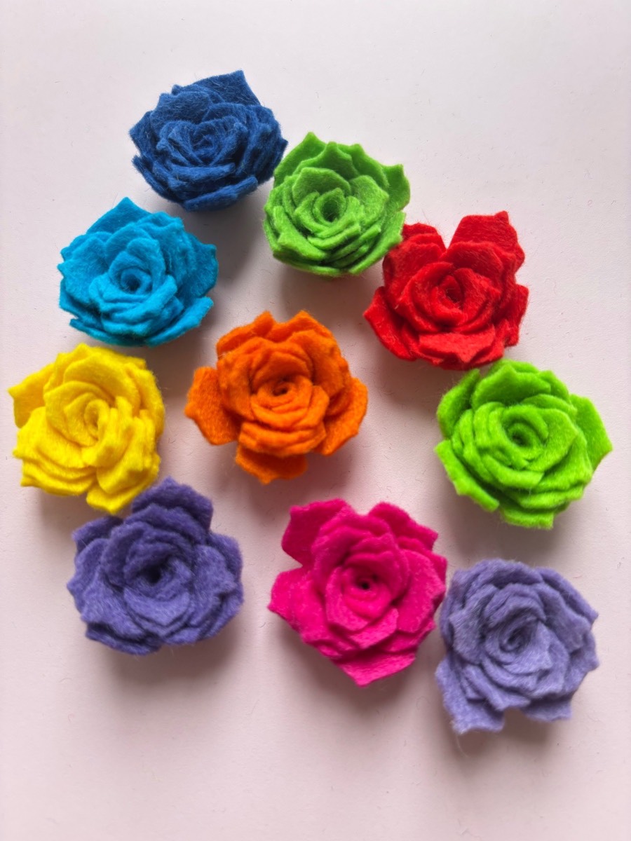 Be the rainbow felt flowers!
