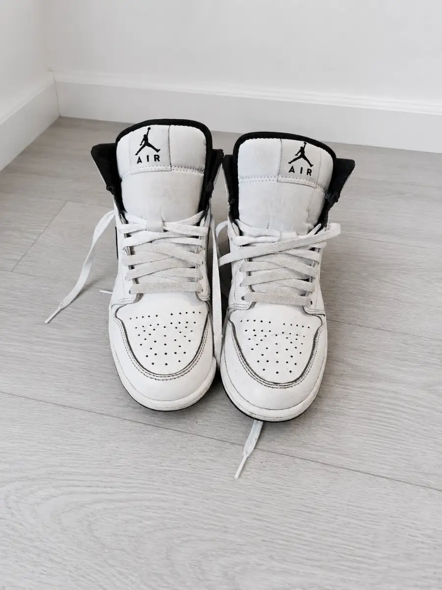 Boys size junior 6 nike jordan trainers