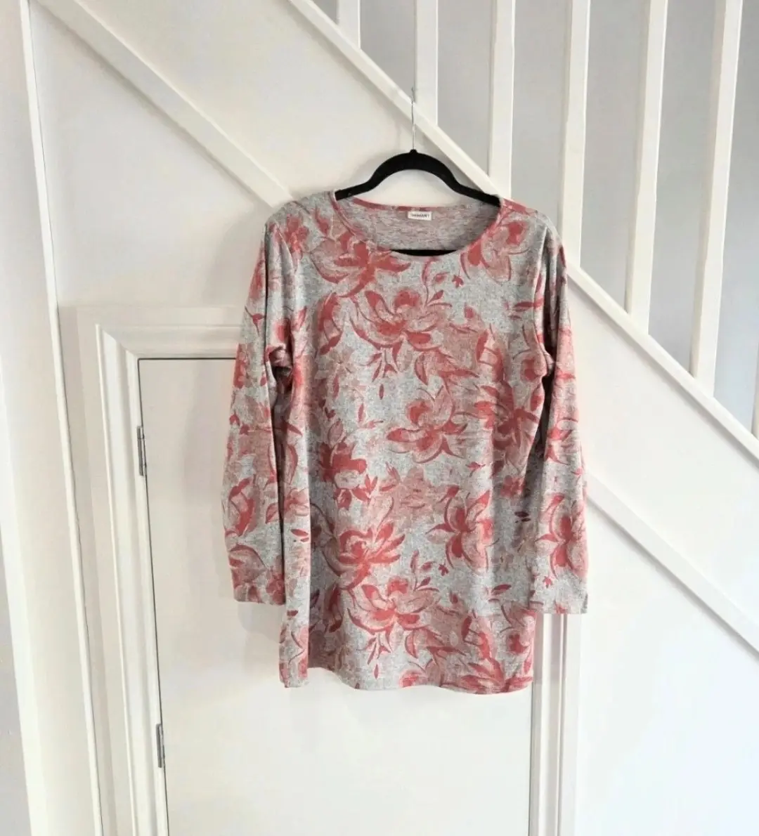 Damart BNWOT womens soft feeling grey and red jumper size 14/16