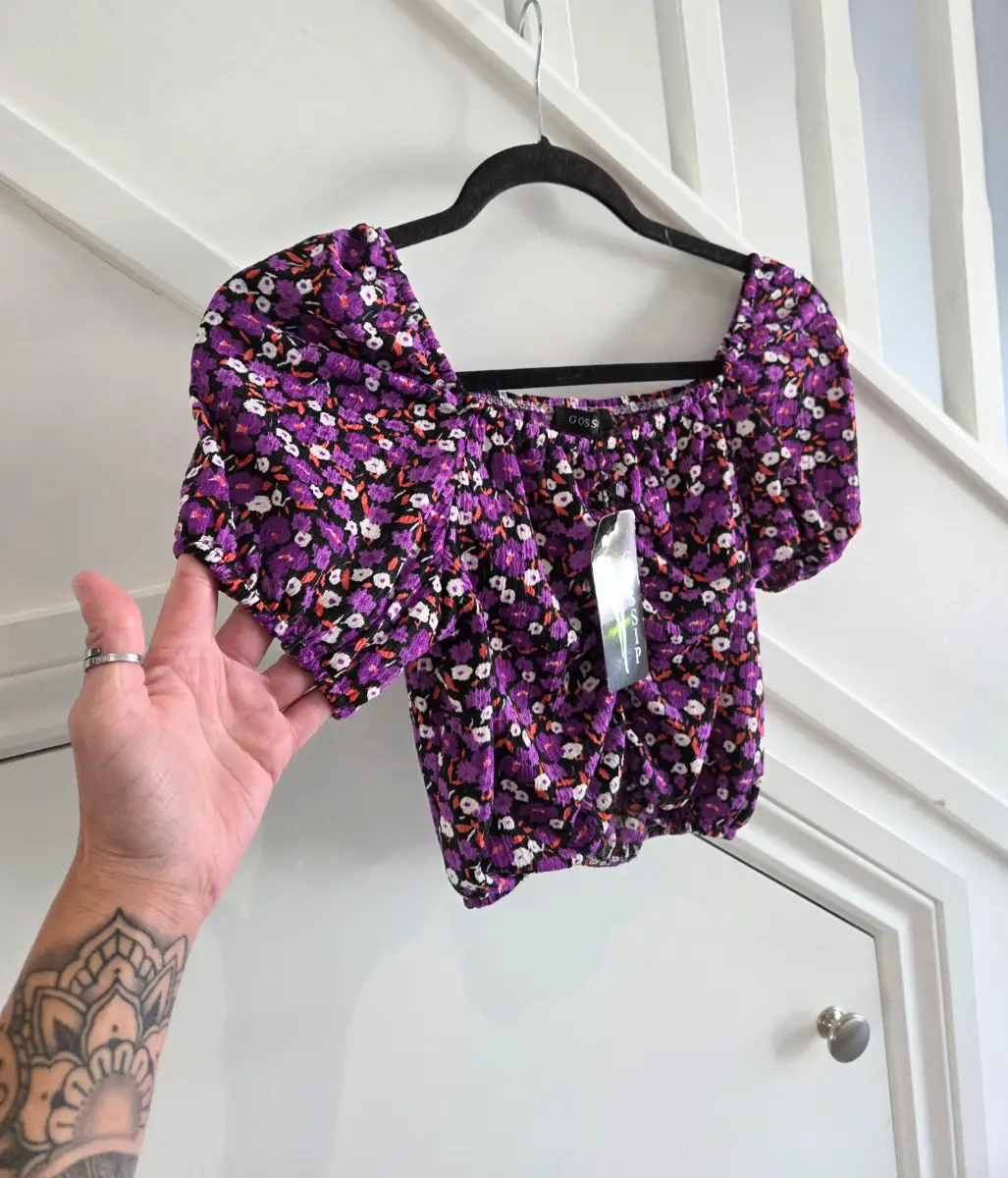 Gossip BNWT womens purple summer floral cropped blouse size medium