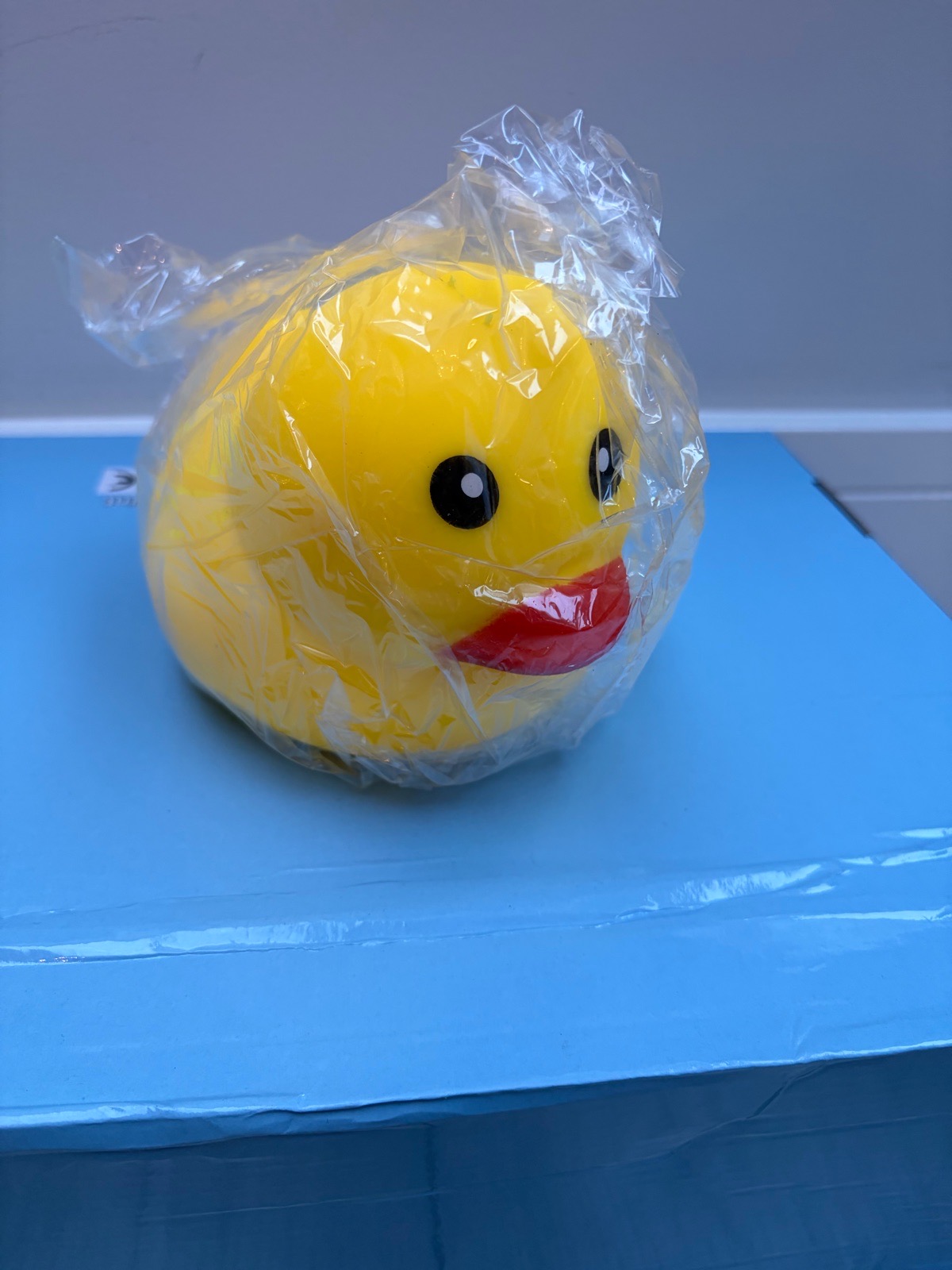 Jumbo yellow duck squishy