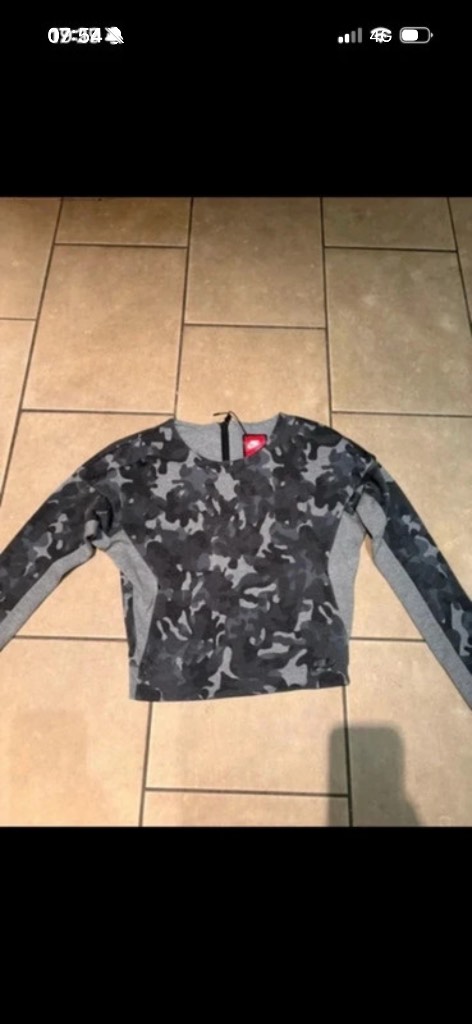 Nike sweatshirt small