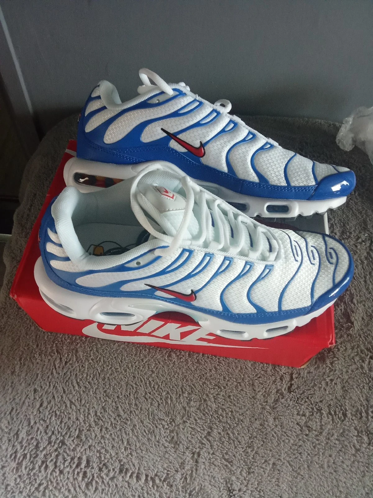 Track shoes