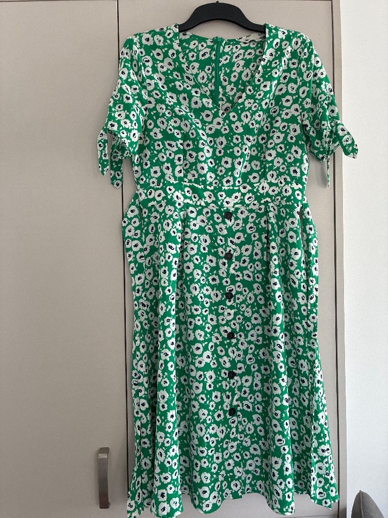 Yumi green floral midi dress
