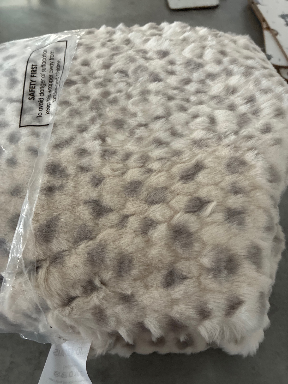 Bobble fleece blanket