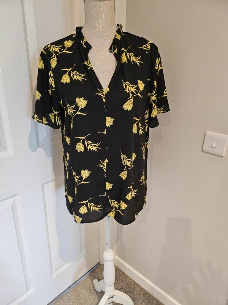 Peacocks Short Sleeve Black Yellow Floral Blouse Top Size 12