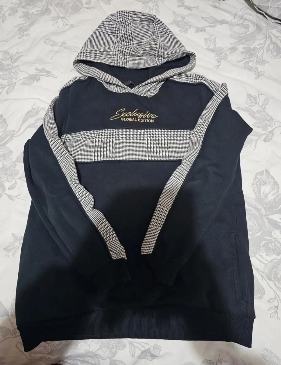 Boys hoodie top size 12-13 years