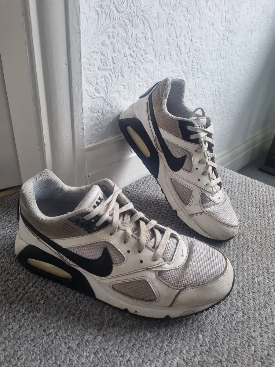 Nike Air Max IVO Trainers Size 10.5 White