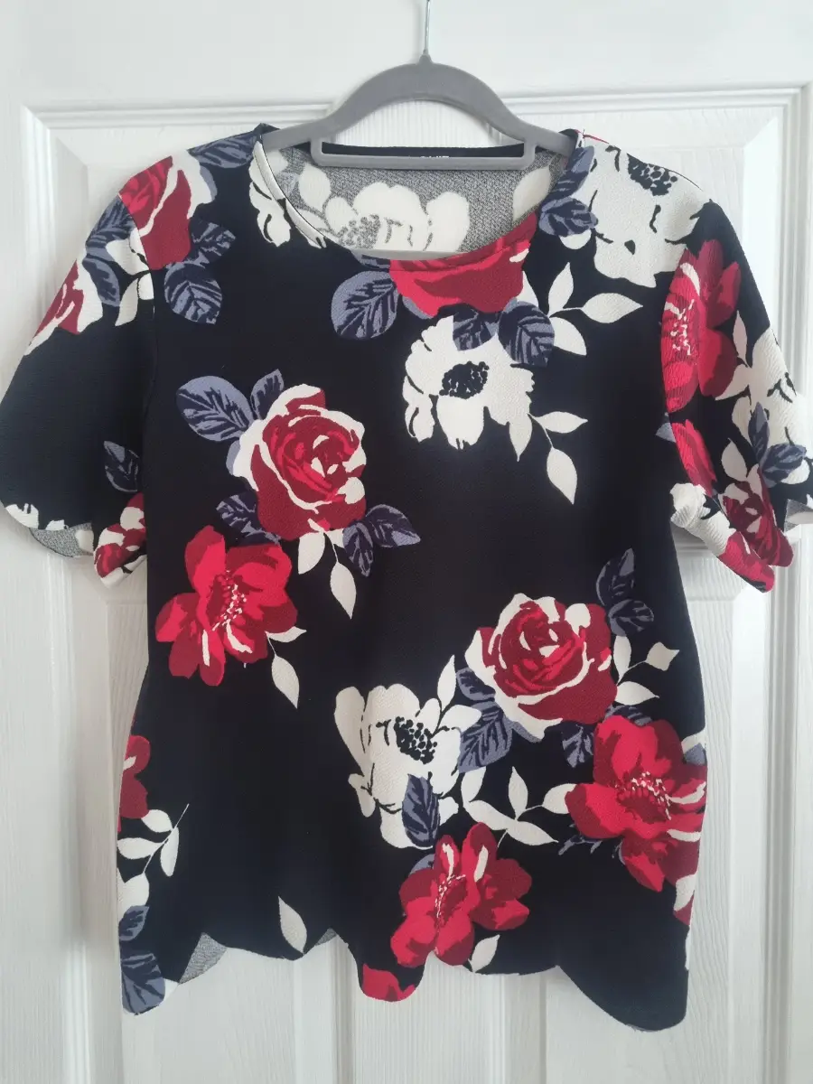 Quiz Rose Design Top Size 16