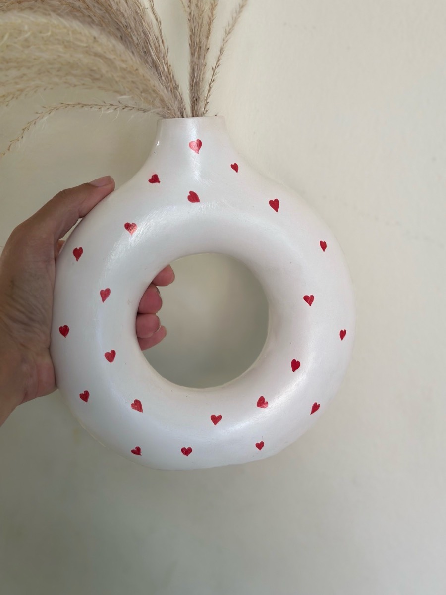 Donut vase with hearts ornament modern shelves display heartwarming gift