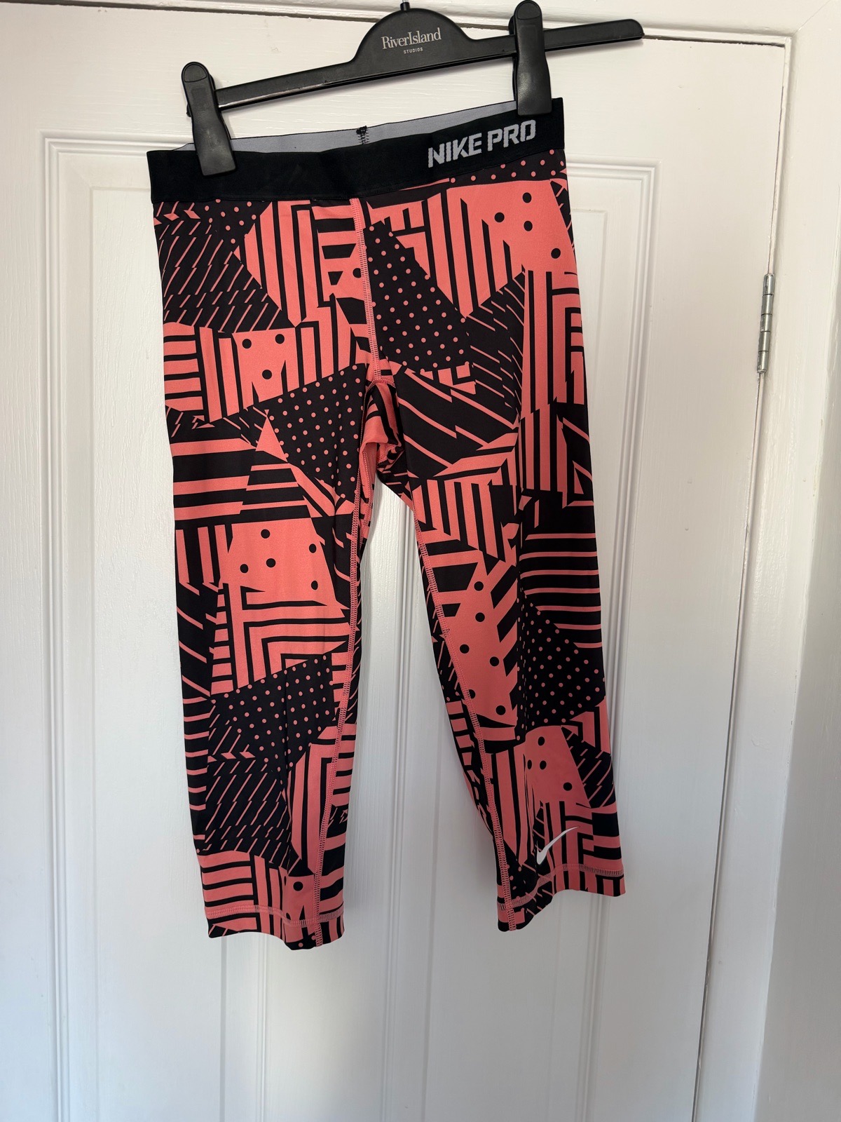 Ladies Nike pro leggings size small 3/4 length running yoga gym wear leggings geometric pattern