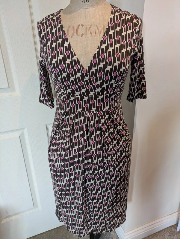 Phase eight, Size 10, brown, white & pink 3/4 sleeve V-neck stretchy long dress