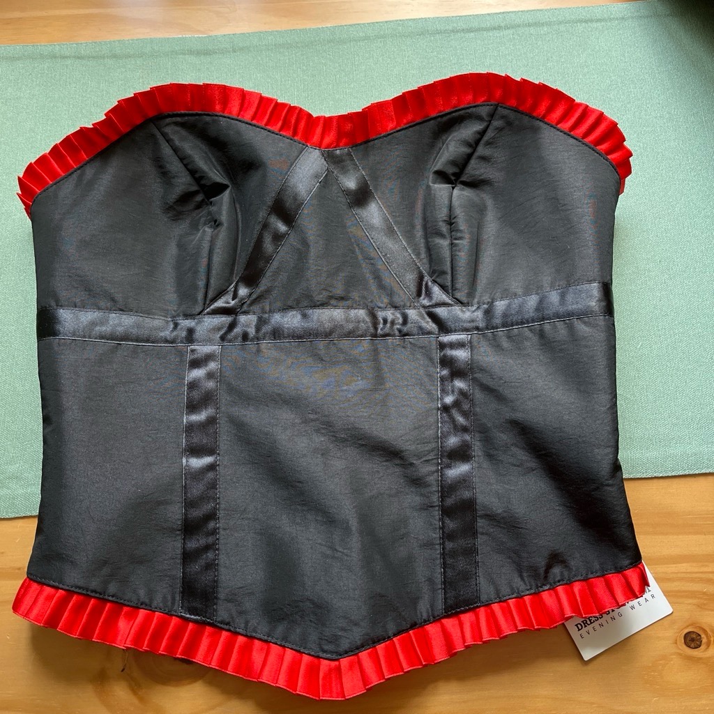 Pretty black corset red trim size 8