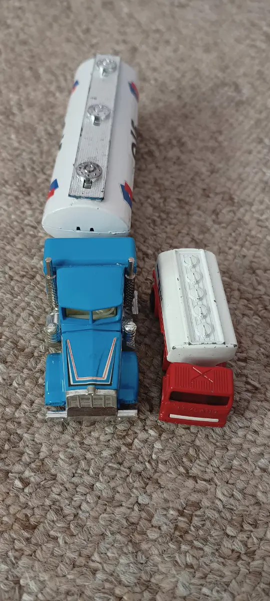 Kids toy elf oil tanker truck lorry set