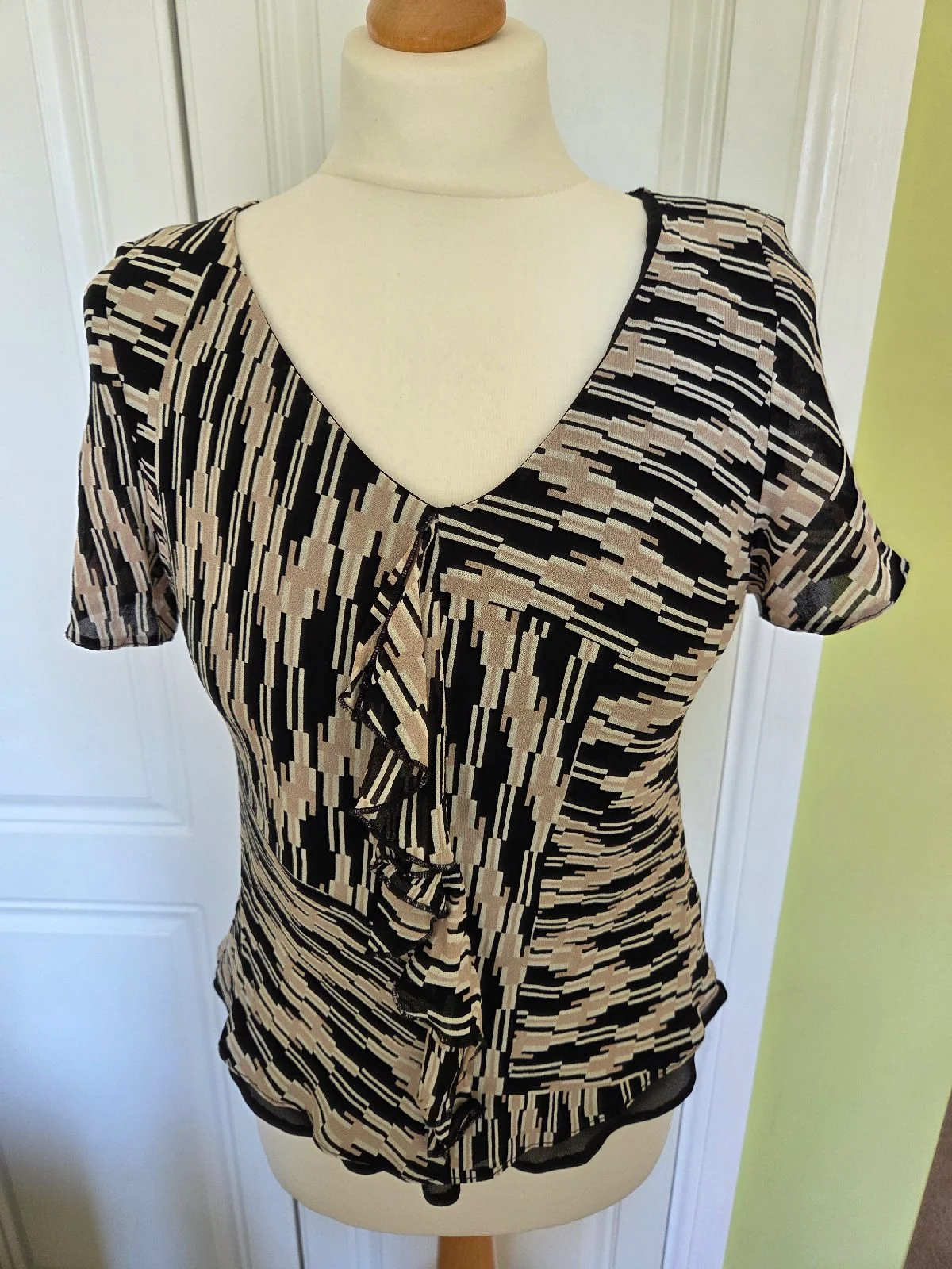 Geometric smart top