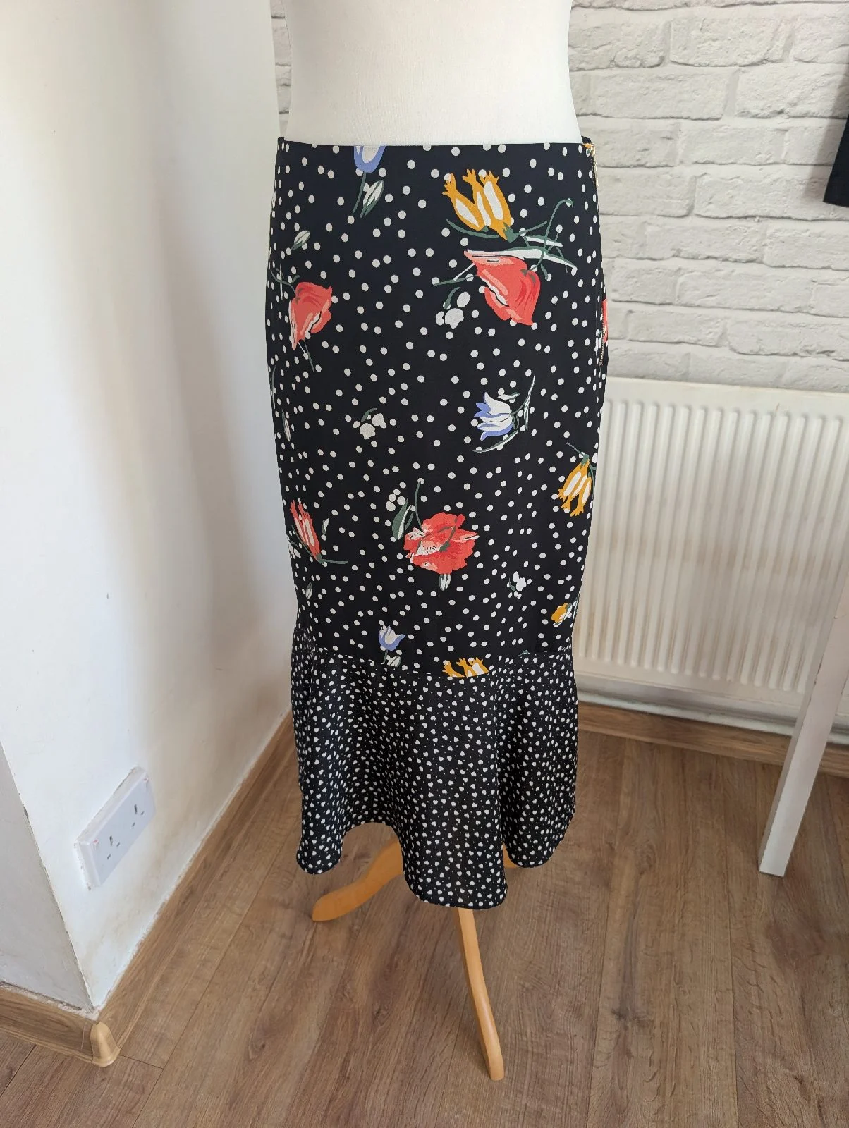 Oasis midi skirt size 12 uk  Rrp 39£