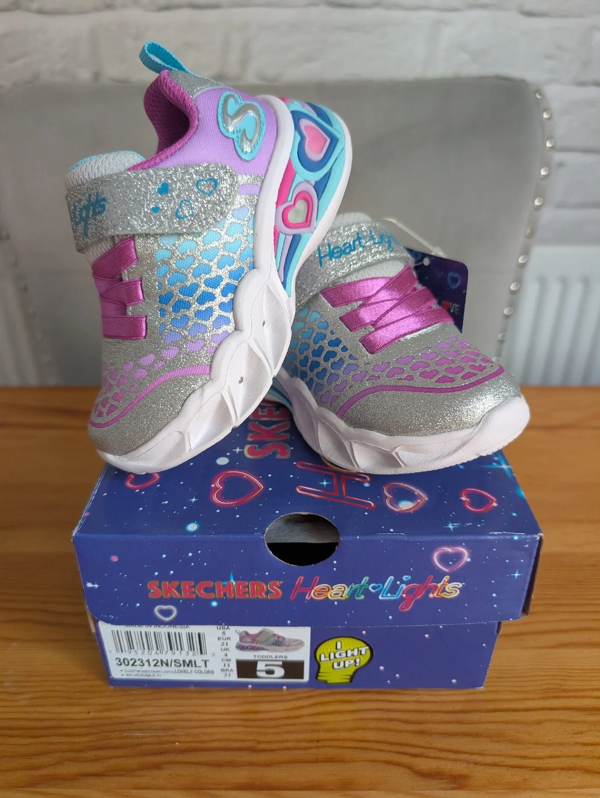 Skechers Infant Girls Heart Lights size 4 uk