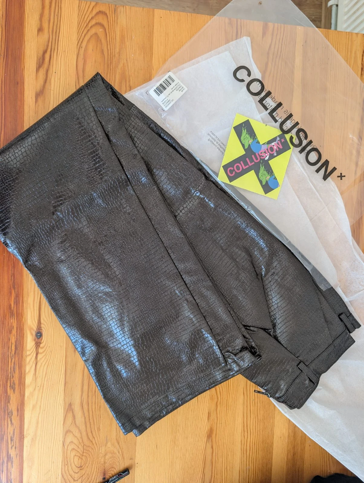 Collusion 90s fit croc print trousers brown size 8 uk rrp 25.99£