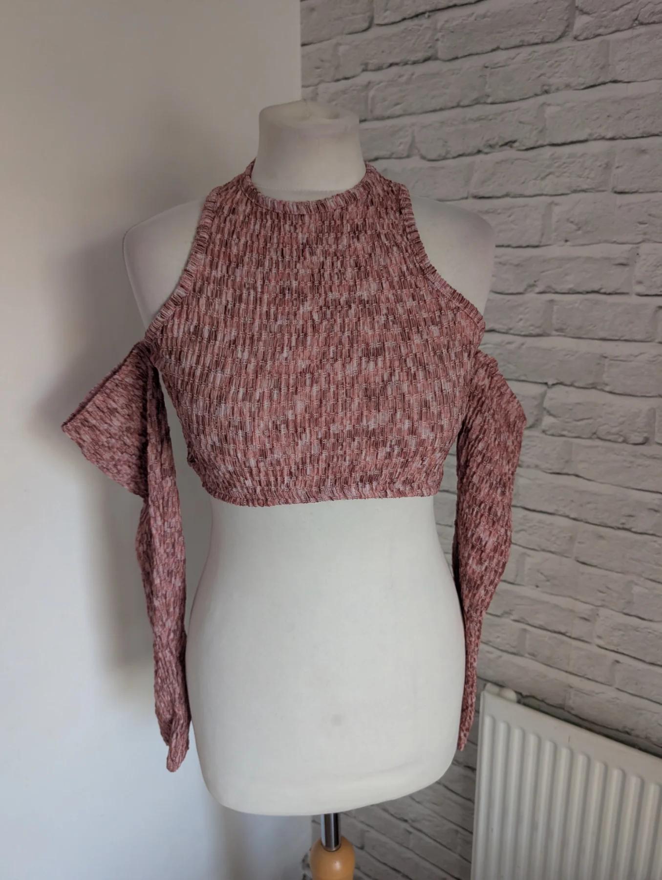 PrettyLittleThing shape pink textured cold shoulder crop top size 10 uk