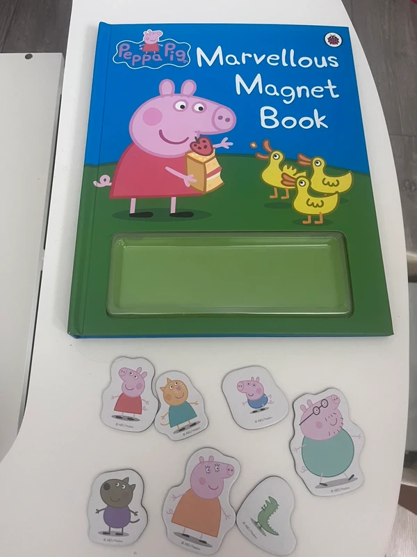 Pepper Pig marvellous magnet book