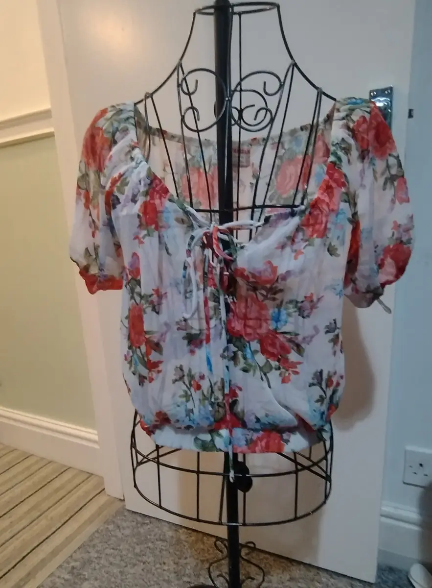 Parisian floral gypsy style crop top size 8