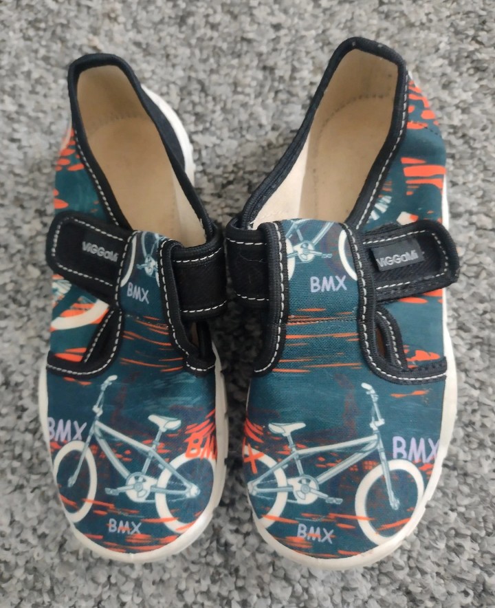 Vigammi  canvas summer shoes C11.5