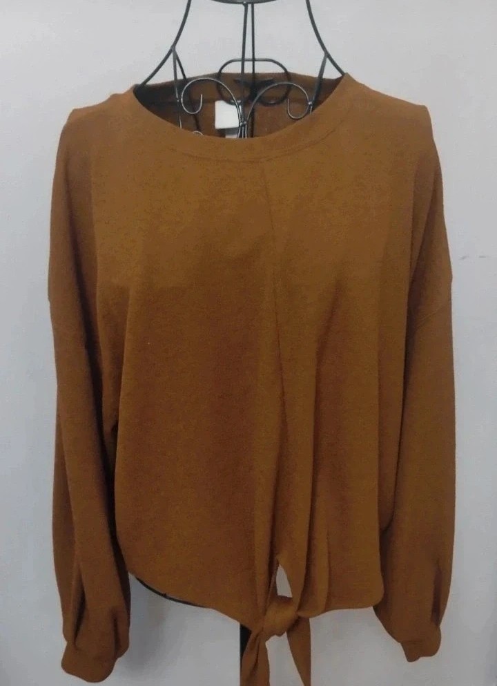 H & M long sleeved tie front top
