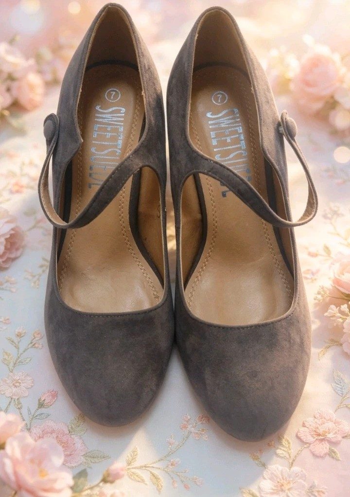 Grey suede shoes size 7. Used once.
