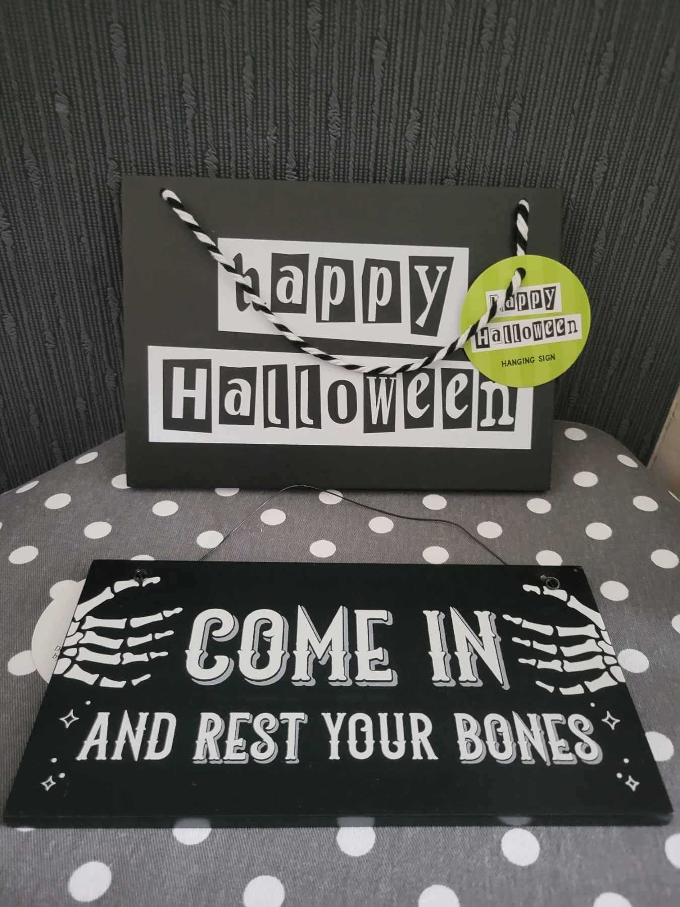 Halloween hanging signs