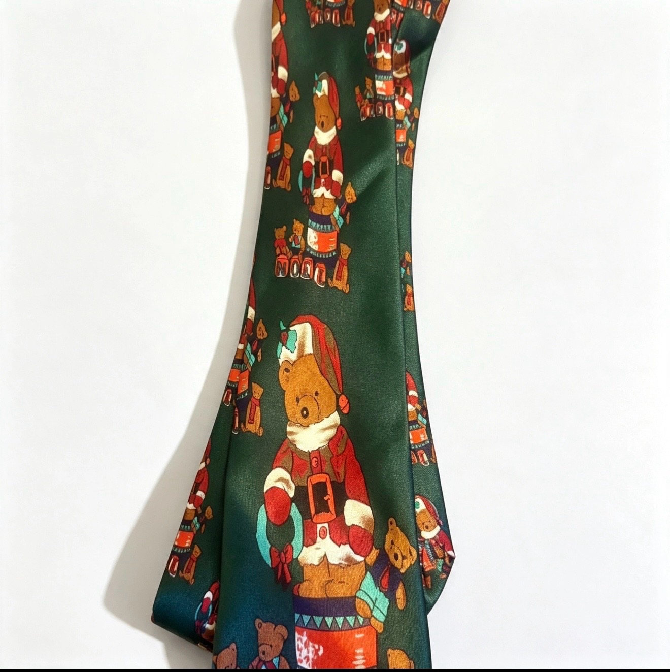 Men’s Christmas Teddy Bear Tie Green and multicoloured Festive Novelty Necktie