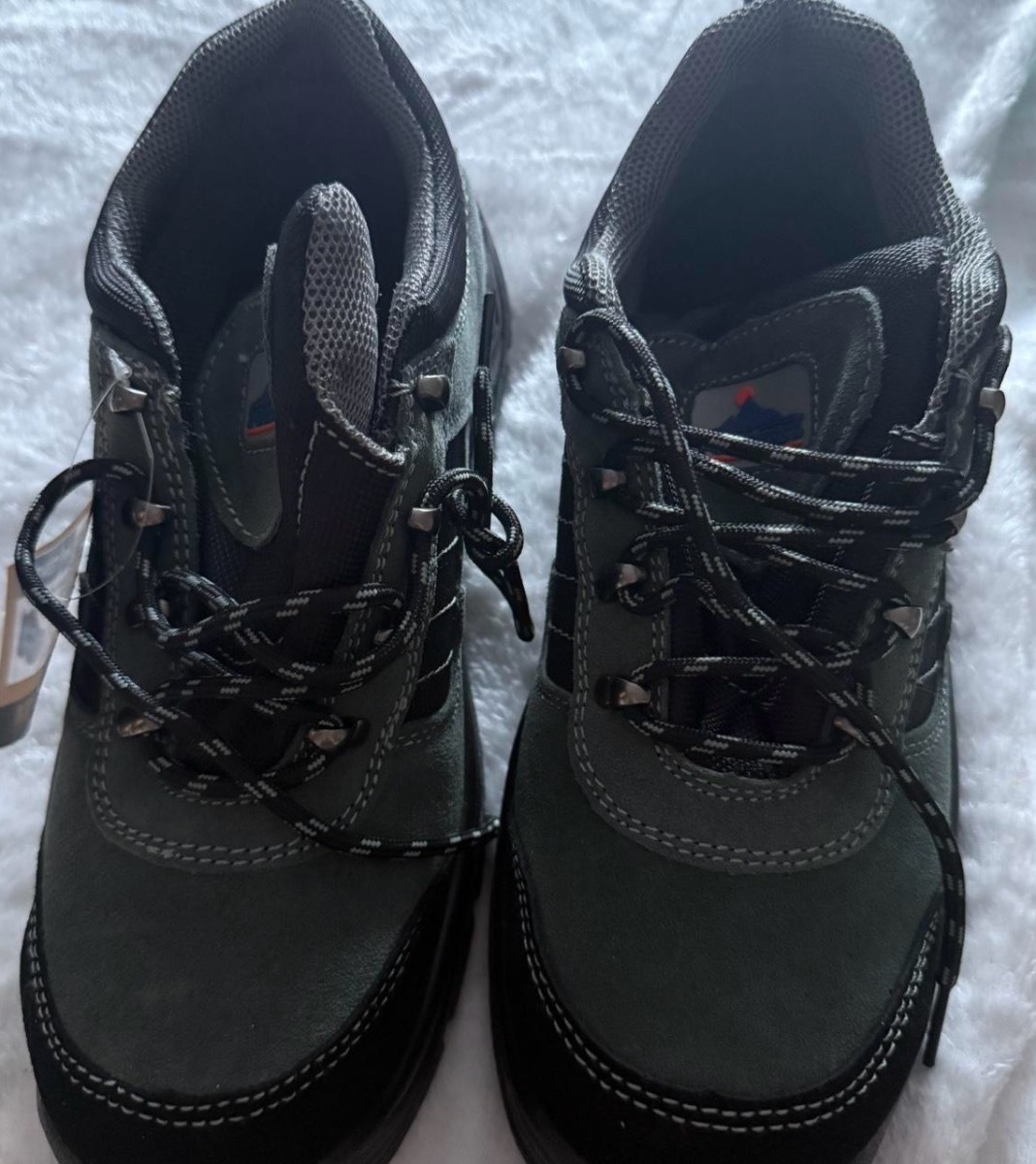 Portwest FW64 Trekker Safety Shoes – UK 9 / EU 43 – Black S1P