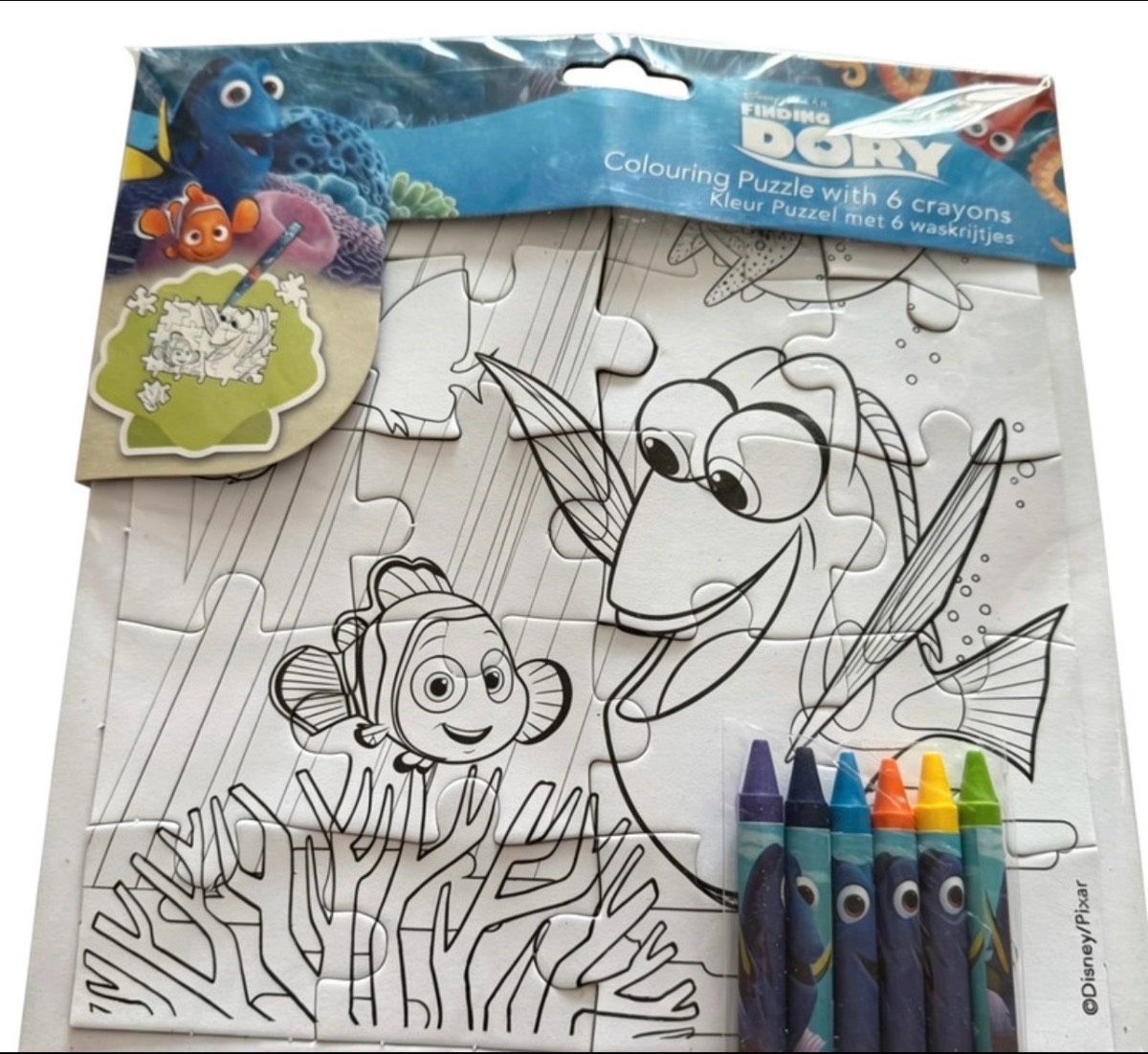 New Disney Pixar finding dory colouring puzzle with 6 crayons