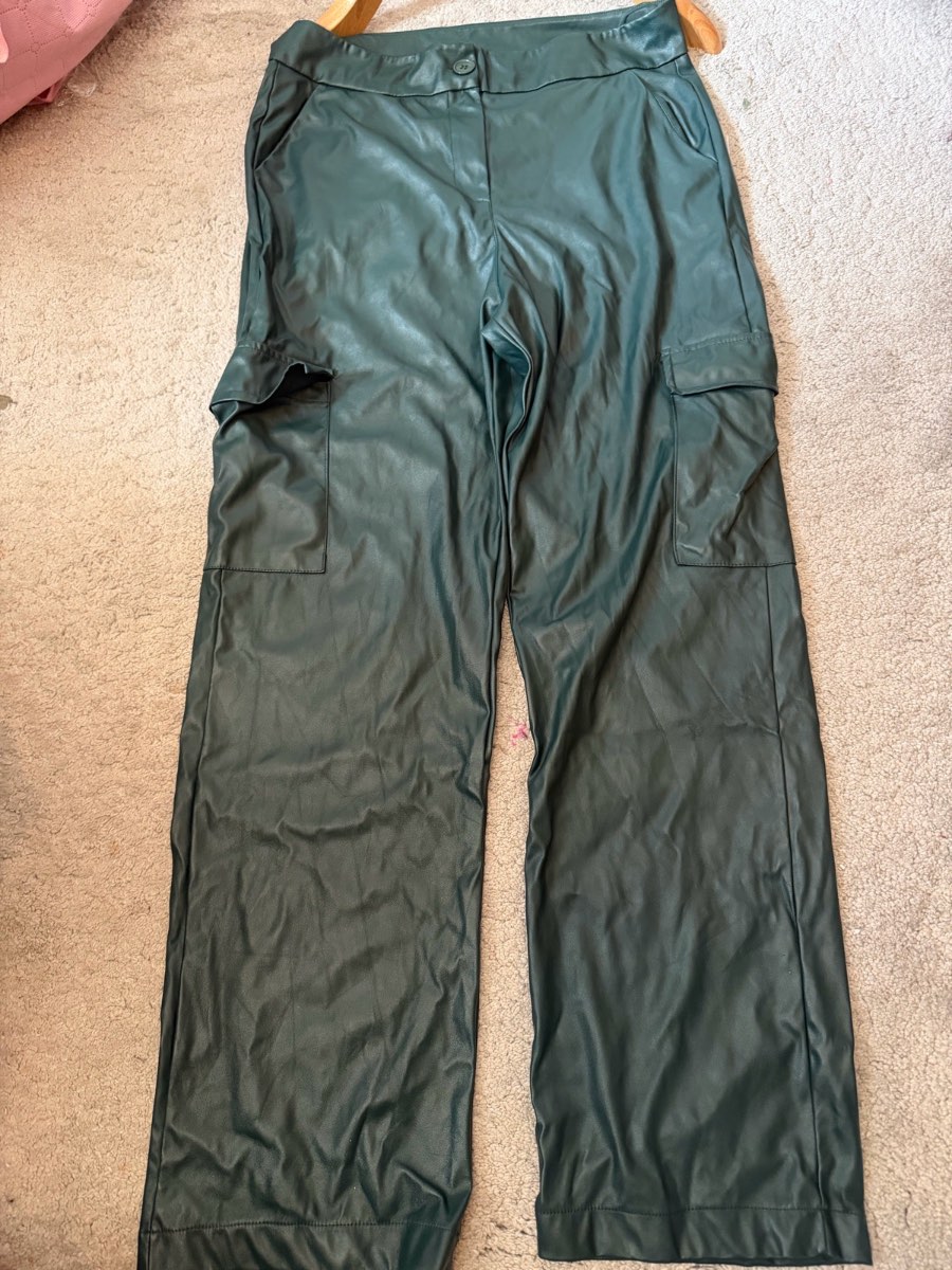 ON TREND PU Leather Cargo Pants – Deep Forest Green