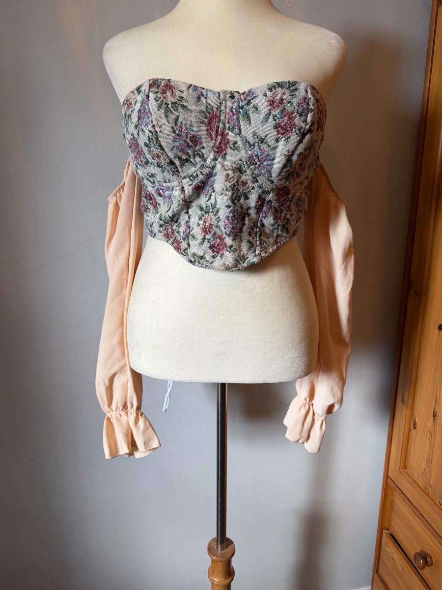 Vintage Floral Tapestry Corset Top – Off‑Shoulder Chiffon Sleeves | Size L