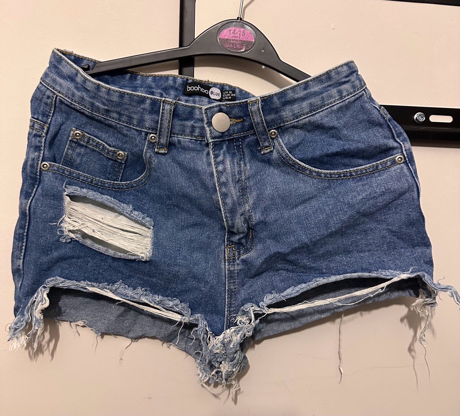 Boohoo Blue Distressed Denim Shorts UK 8 – Ripped Frayed Raw Hem Festival Y2K Summer