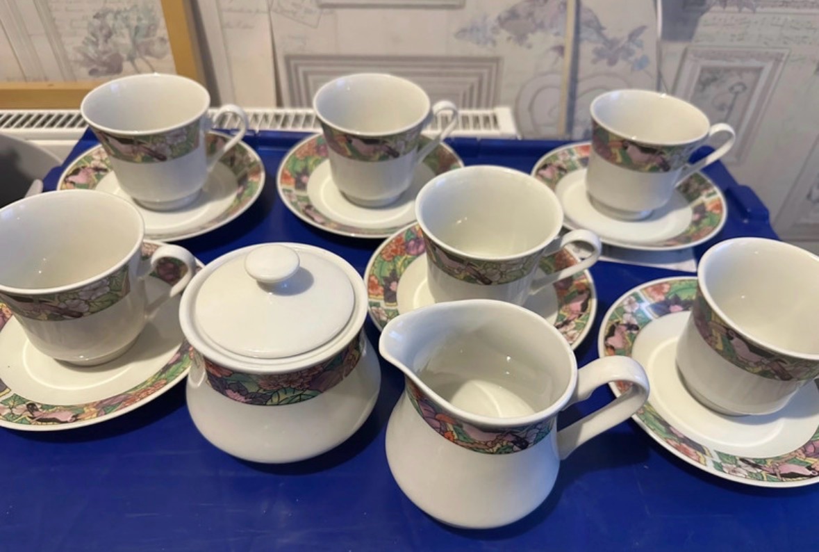 Blueflower Vintage Style Tea Set – 17 Piece Set | 6 Cups & Saucers | Sugar Bowl & Milk Jug | Tropica