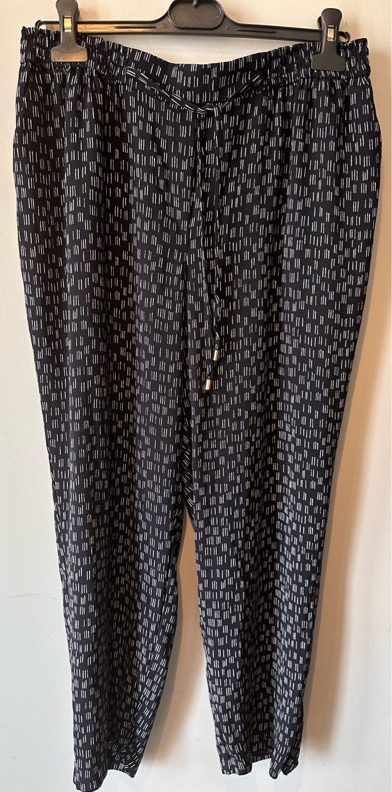 Dunnes Stores Black & White Print Tapered Trousers – Size 16