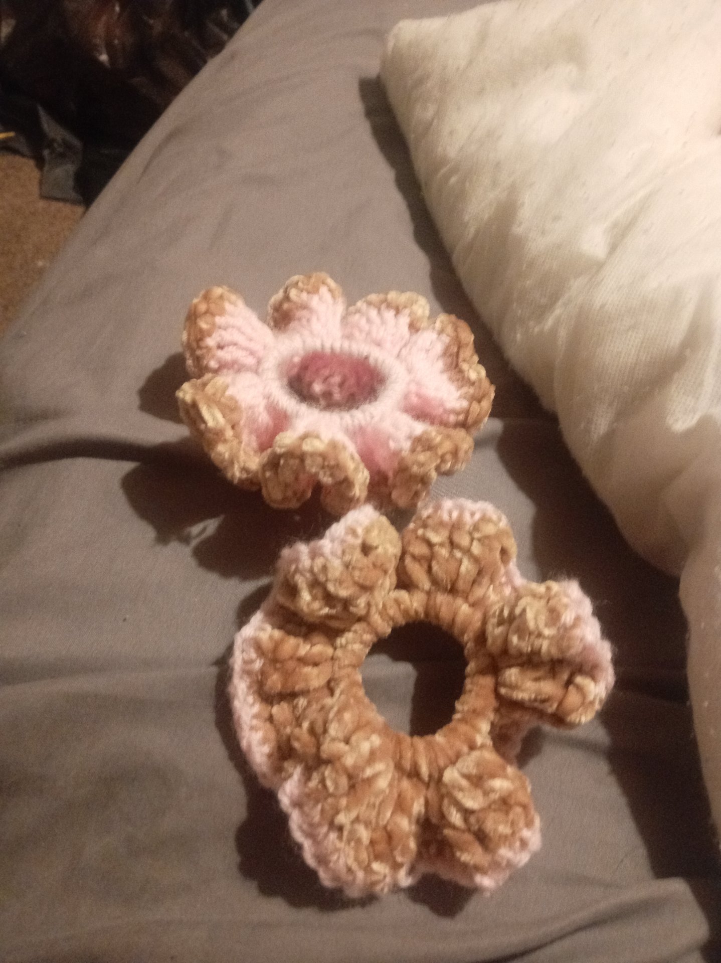2 combo crochet scrunchies