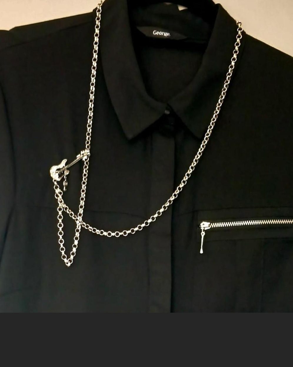 Guitar brooch/necklace