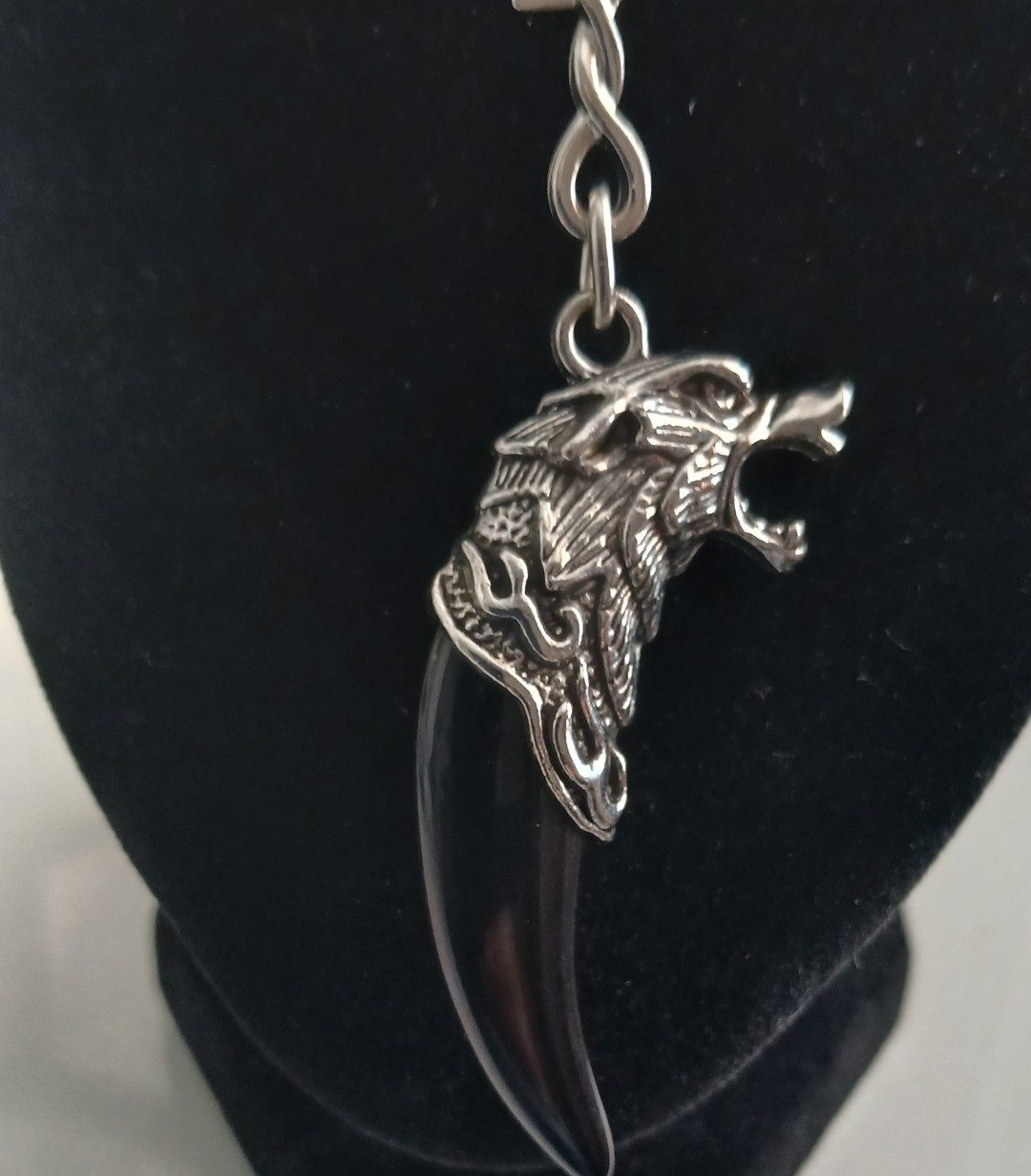 Wolf head pendant & chain