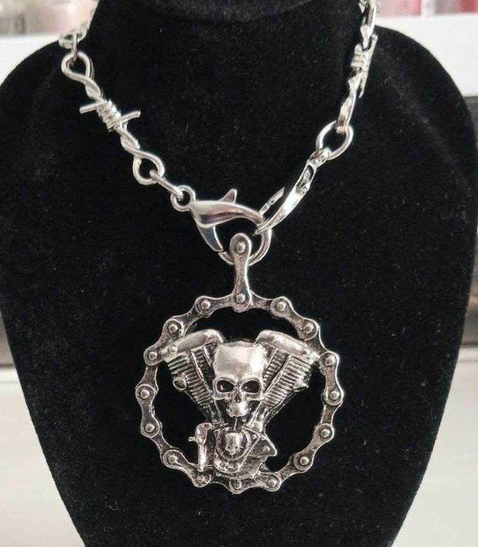 Biker pendant & chain