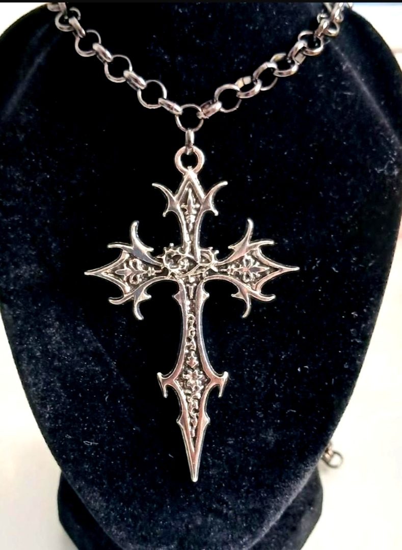 Gothic cross & chain