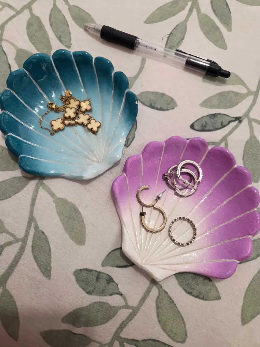 Shell trinket dishes x2