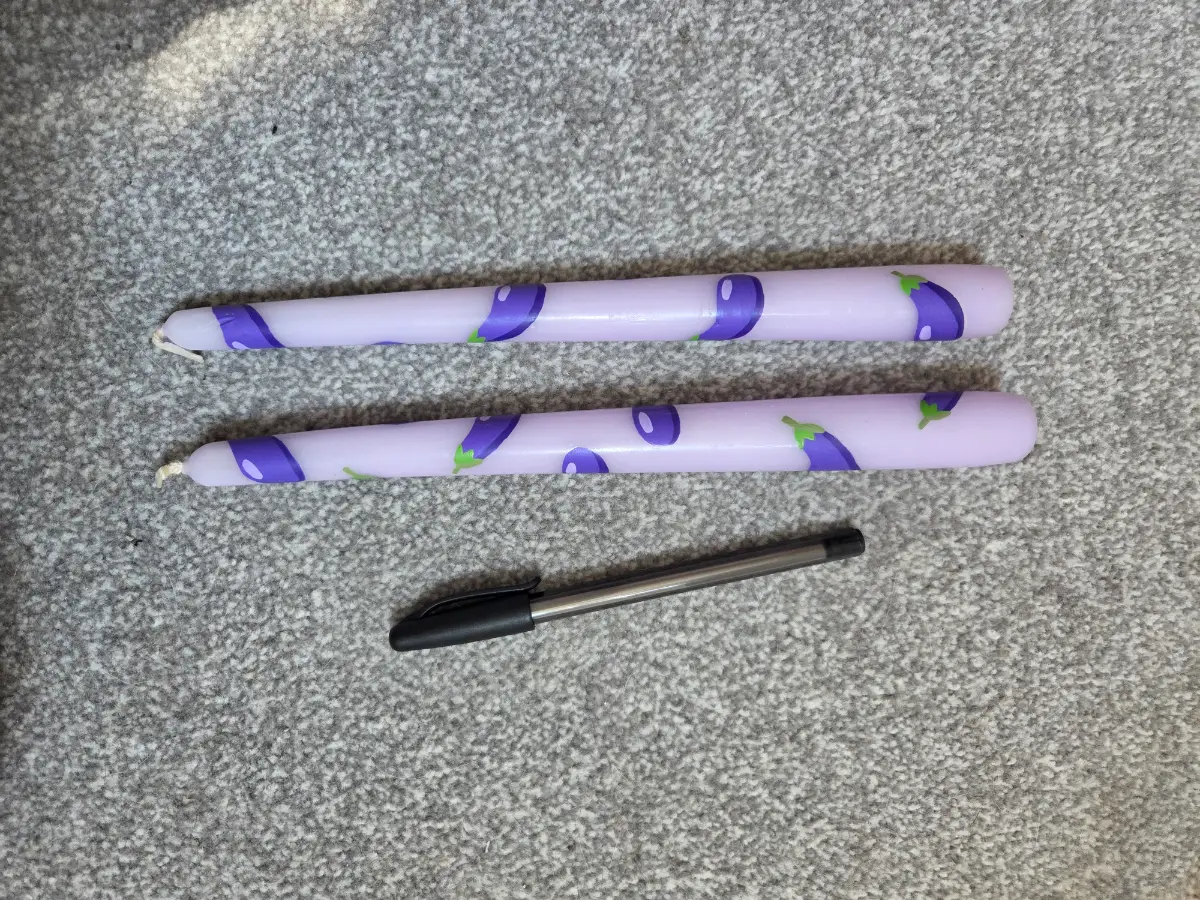 Lilac taper candles with aubergines