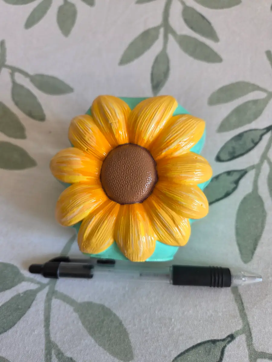 Sunflower pot