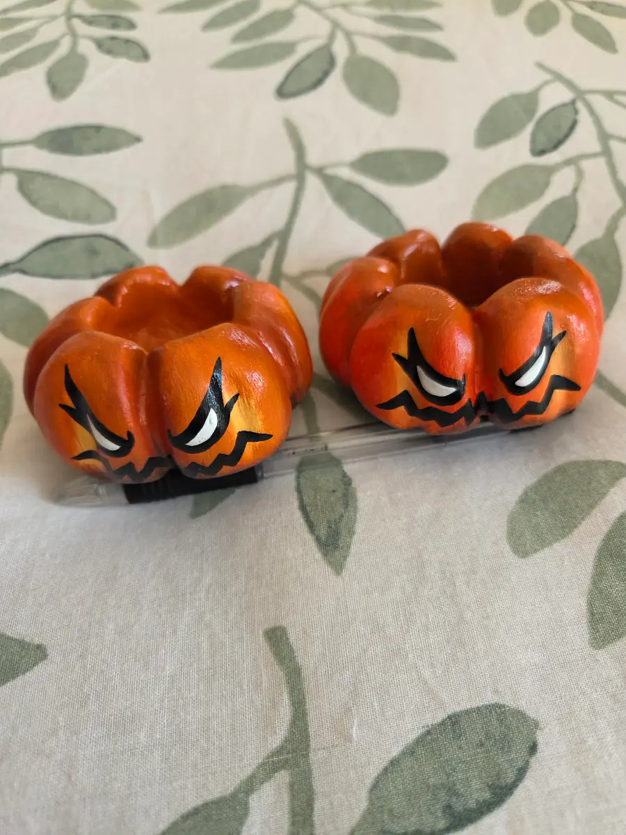 2 pumpkin tealight holders